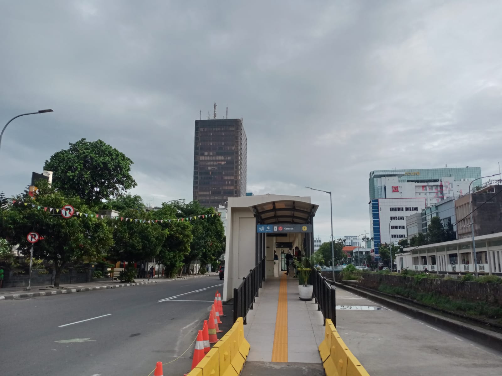 Halte Harmoni Sawah Besar